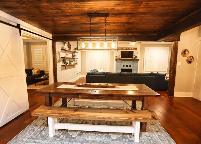 1926 4-Bedroom House w/Private Yard&Huge Deck