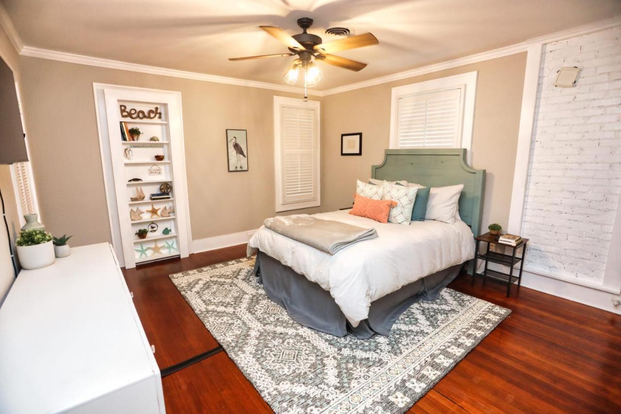 Ferienhaus 1926 4-bedroom House W/private Yard&huge Deck Galveston