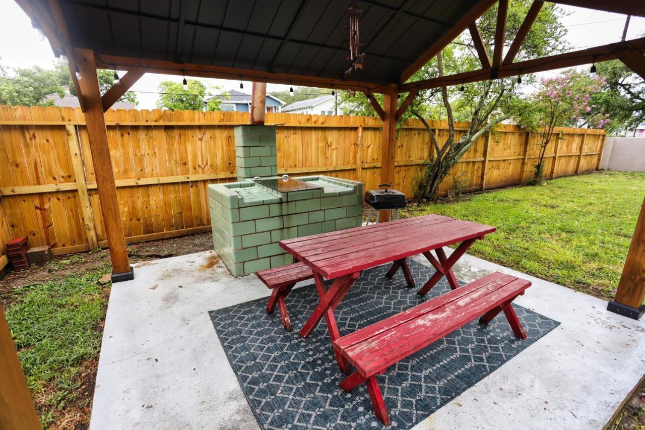 Ferienhaus 1926 4-bedroom House W/private Yard&huge Deck Galveston