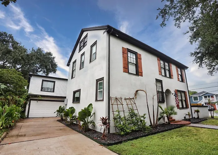 Historic Home Family Friendly Close To Seawall