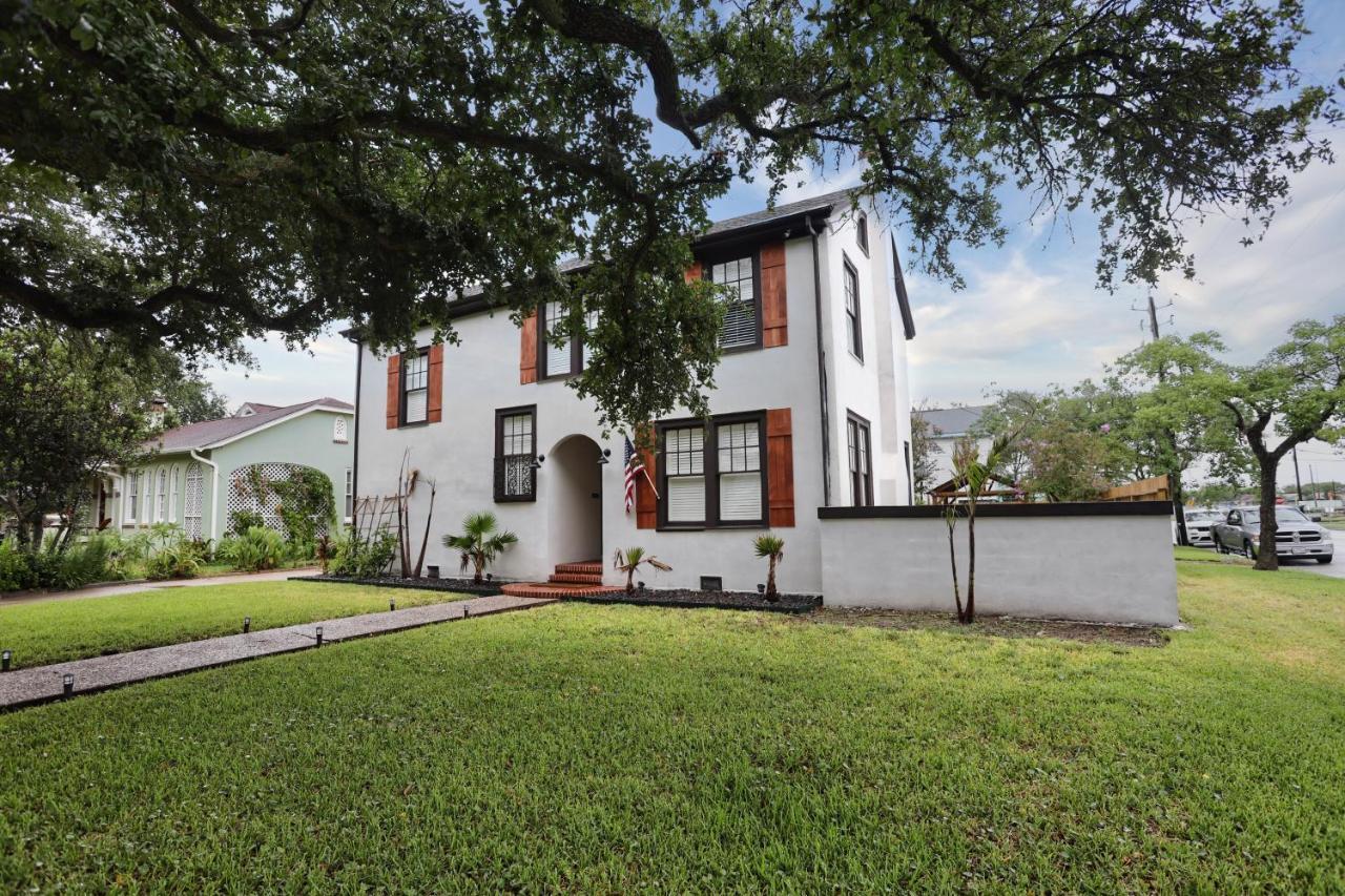 Historic Family Friendly Close To Seawall *