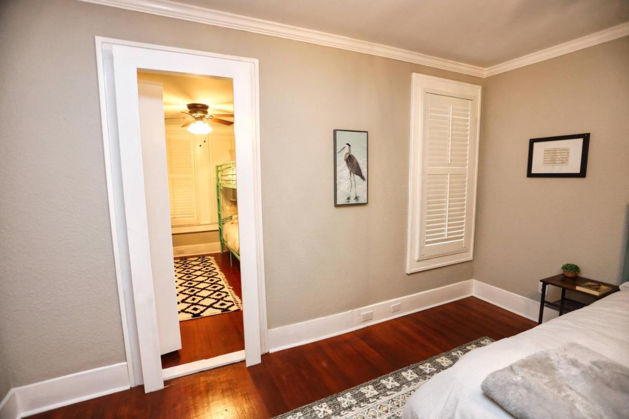 Historic Family Friendly Close To Seawall *