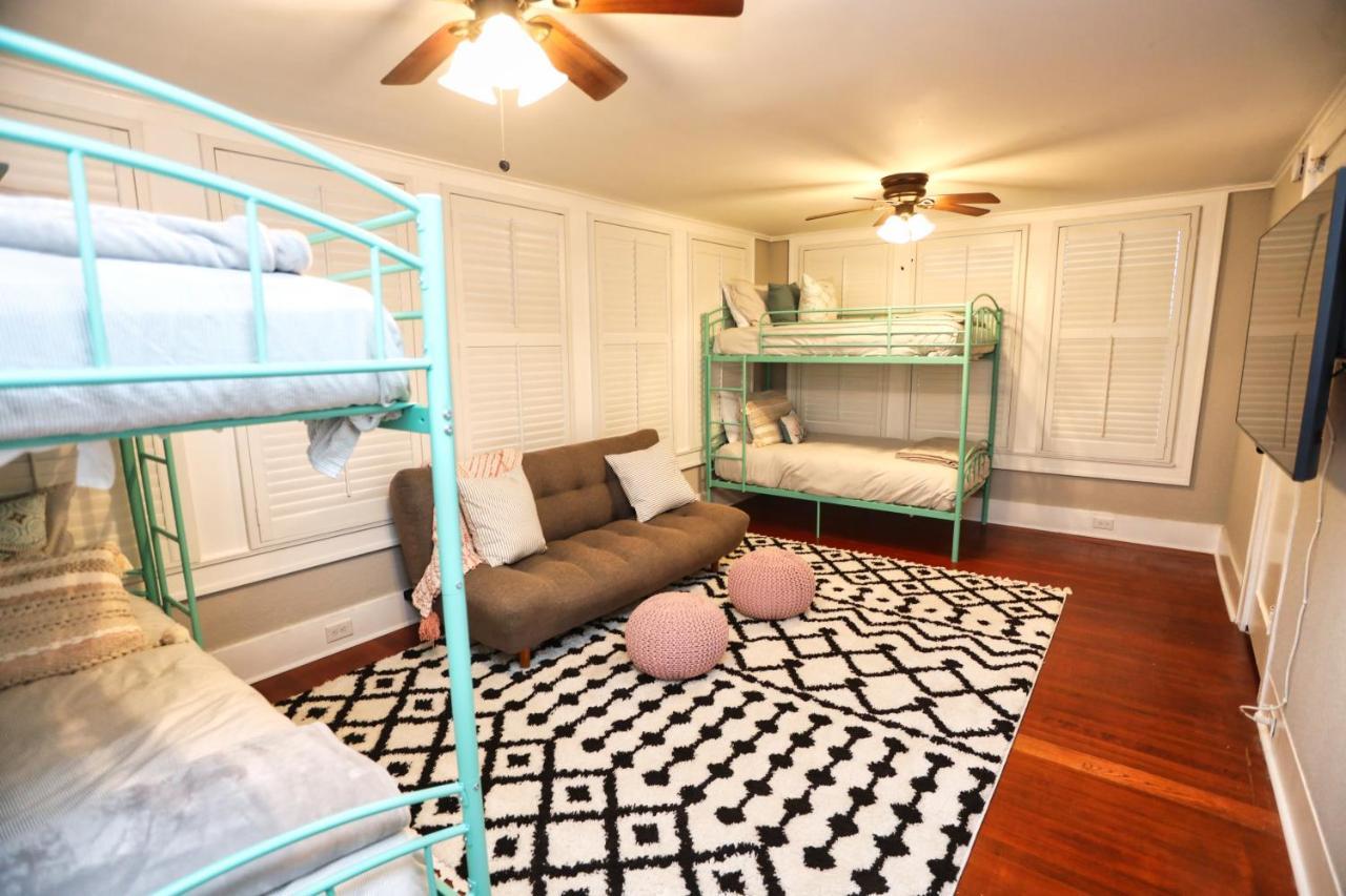 Historic Family Friendly Close To Seawall *