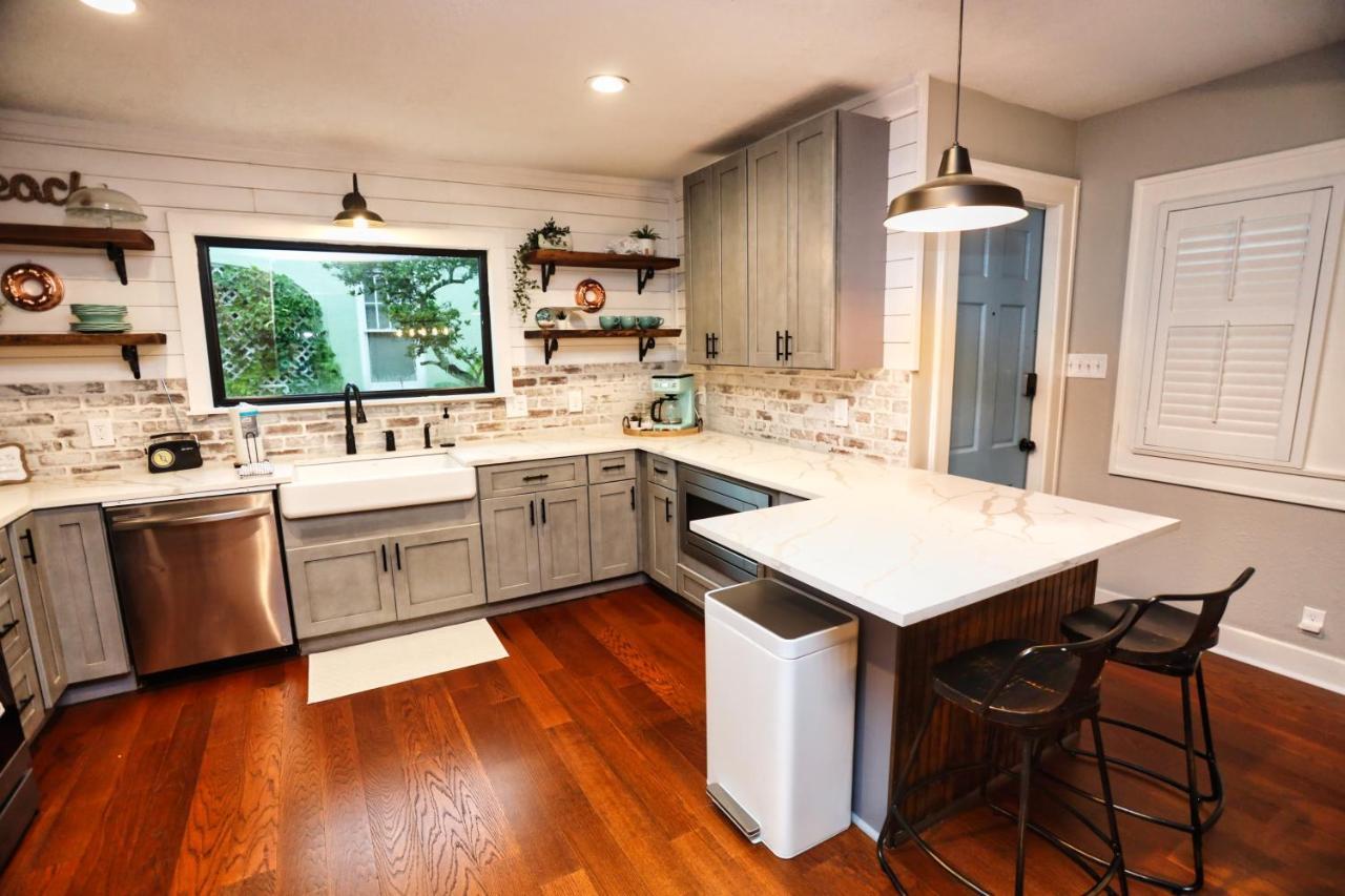 Historic Family Friendly Close To Seawall